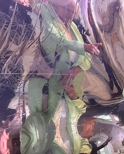 One Moment Serie „Exhibition visitors“ - a Photographic Art Artowrk by Marlis Sauer